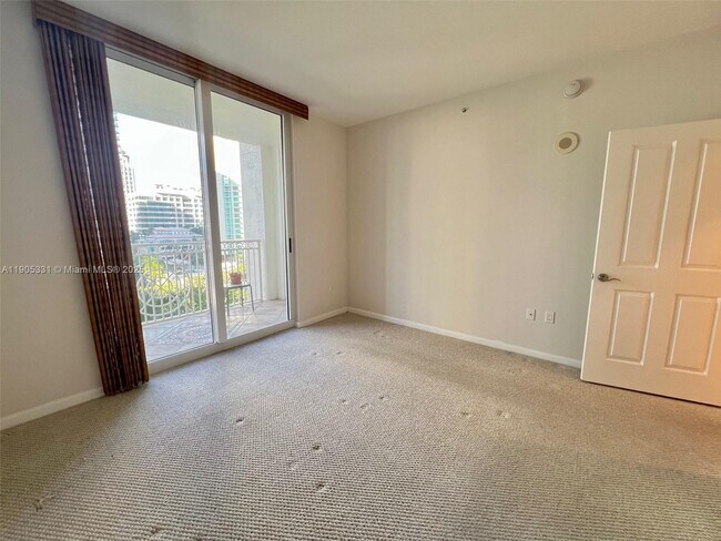 Building Photo - 511 SE 5 Ave