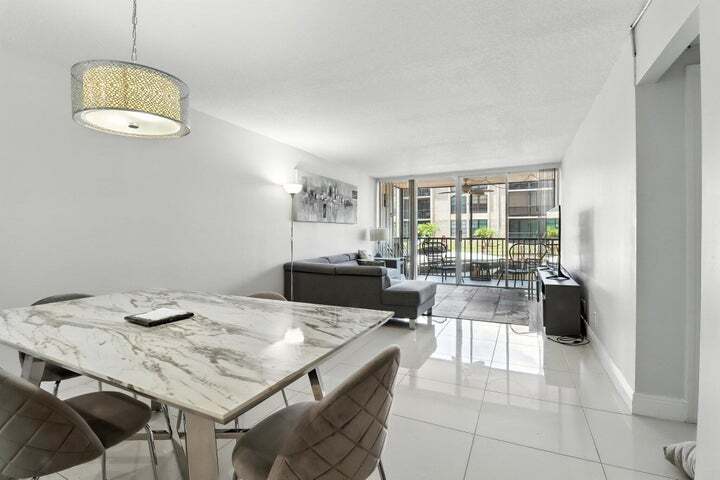 Building Photo - 6 Royal Palm Way