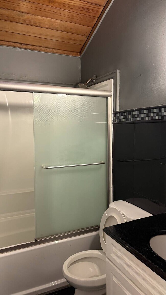 Building Photo - 28 McGaw Ave