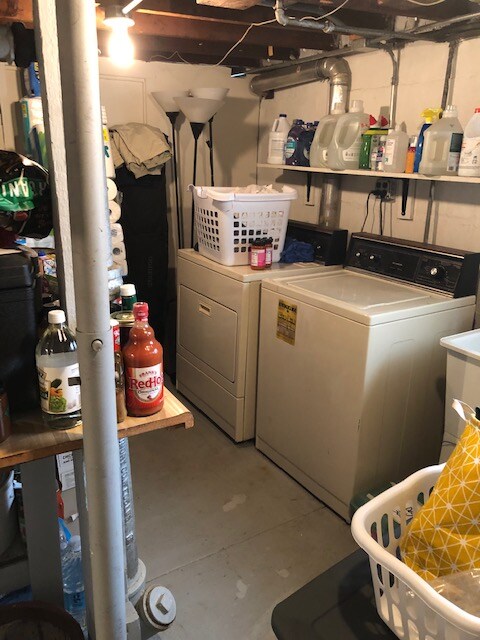 Building Photo - 512 W Wing St