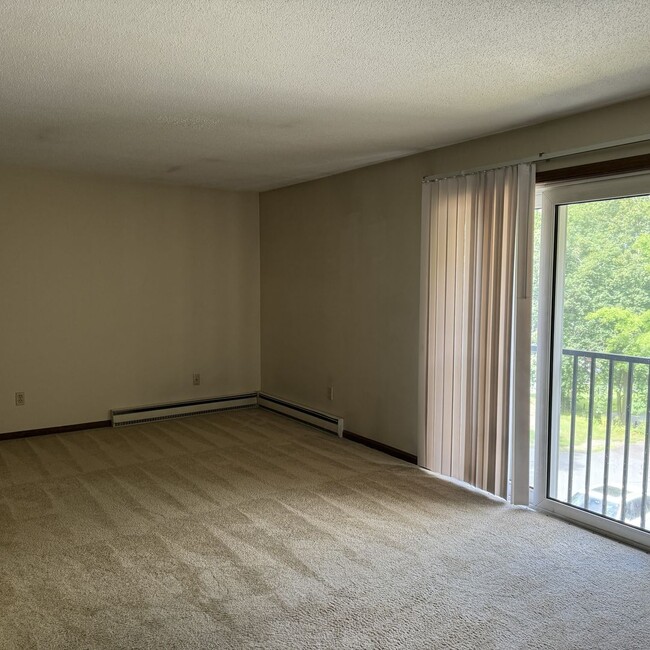 Building Photo - 2 bedroom, 1 bathroom in West Lebanon