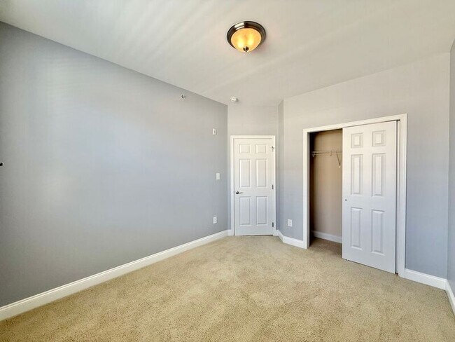 Building Photo - 10321 Sablewood Dr