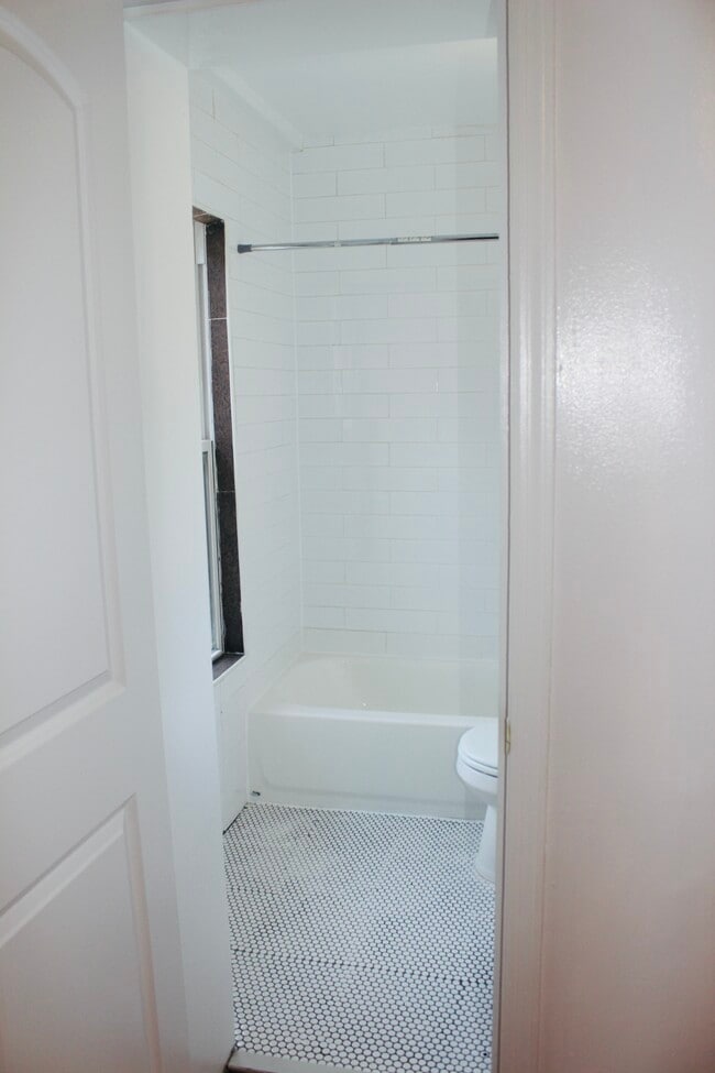 Building Photo - 273 E 39th St