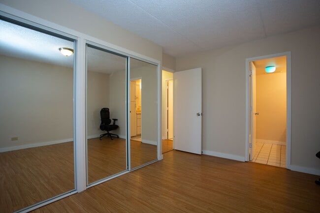 Building Photo - 2533 Ala Wai Blvd