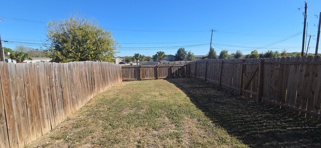 Building Photo - COMING SOON! 3 Bedroom Townhome Converse, TX