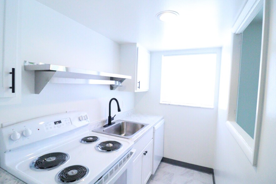 Primary Photo - 2323 Beechmont Ave