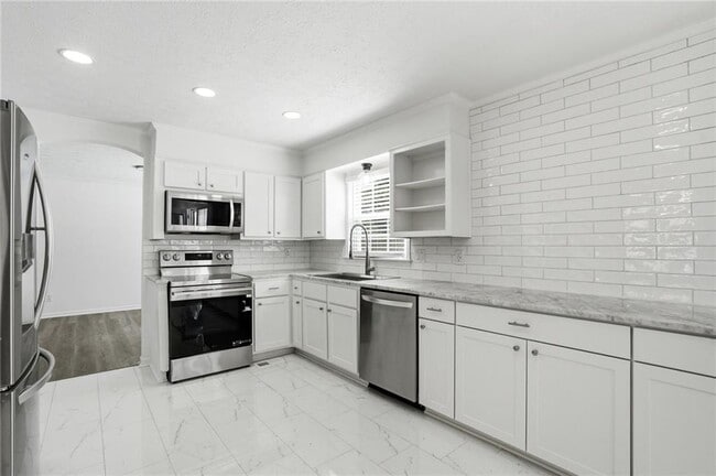 Building Photo - 313 Summit Ridge Dr