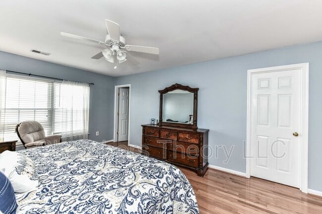 Building Photo - 46814 Snow Hill Way