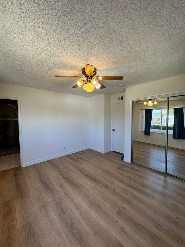 Building Photo - Garden Grove 3 bed 2 bath ready for you