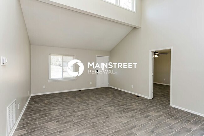 Building Photo - 3 Bedroom Pet-Friendly Home in Snellville, GA with Main Street Renewal