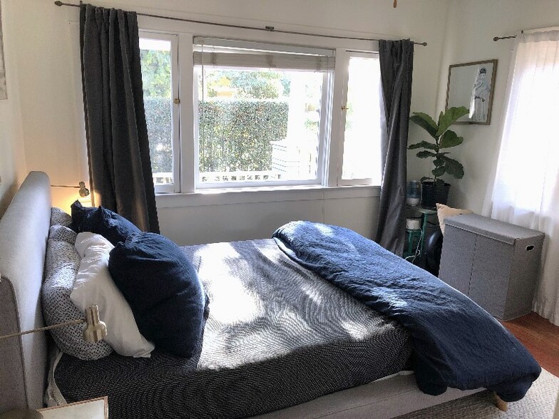 Building Photo - 316 W Victoria St