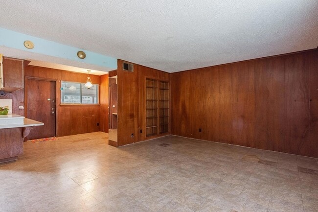 Building Photo - 8401 Tecumseh Dr