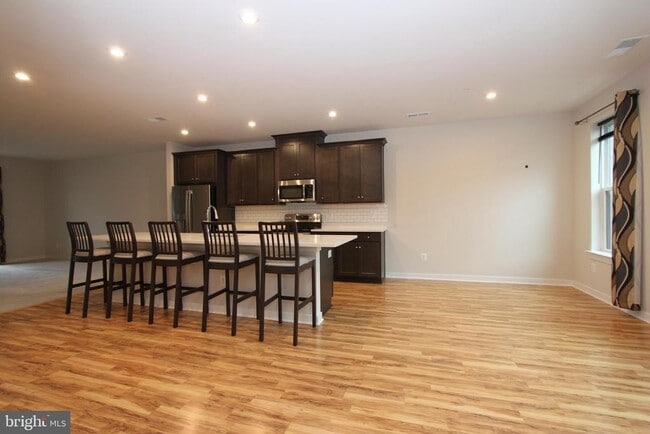 Building Photo - 43808 Middleway Ter