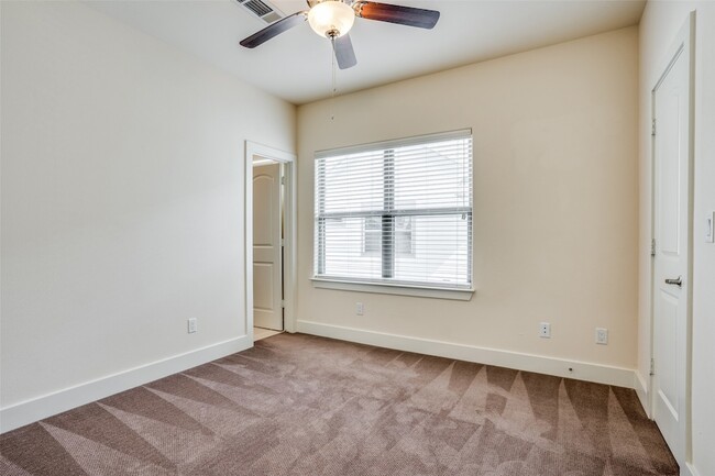 Building Photo - 4323 Dickason Ave