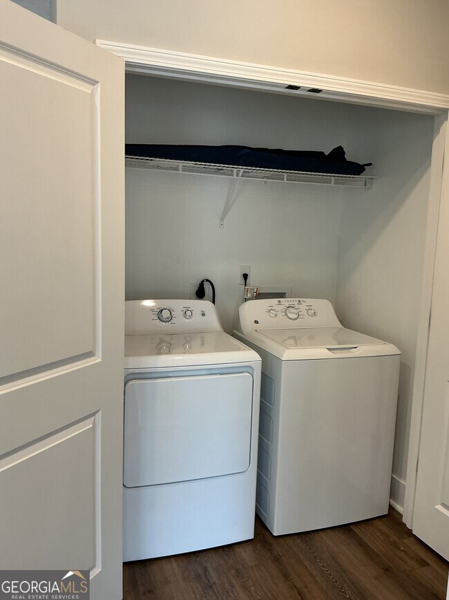 Building Photo - 1005 Autumns Wood Cir E