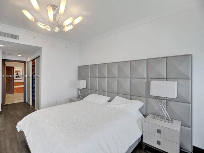 Building Photo - 17875 Collins Ave