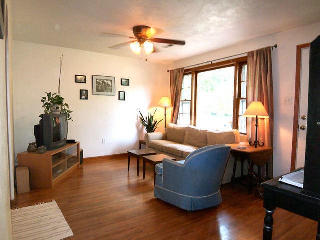 Building Photo - 117 Bicknell St