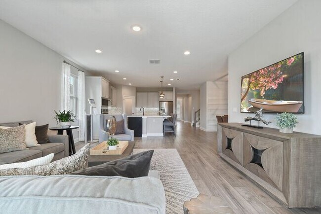 Building Photo - "Unfurnished" Luxurious 5/3.5 Stunning Hom...