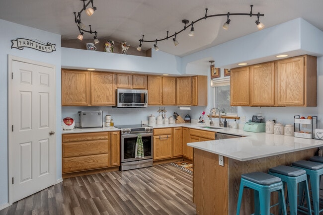 Building Photo - 2331 Blue Sparkle Dr