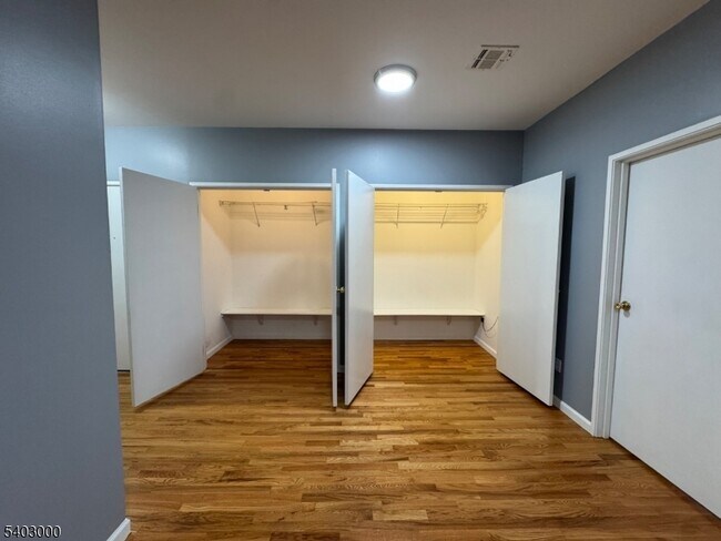 Building Photo - 610 Devon St