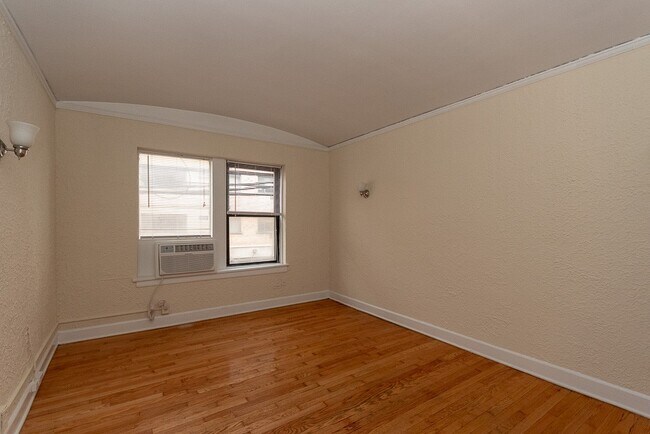 Building Photo - 539 W Arlington Pl