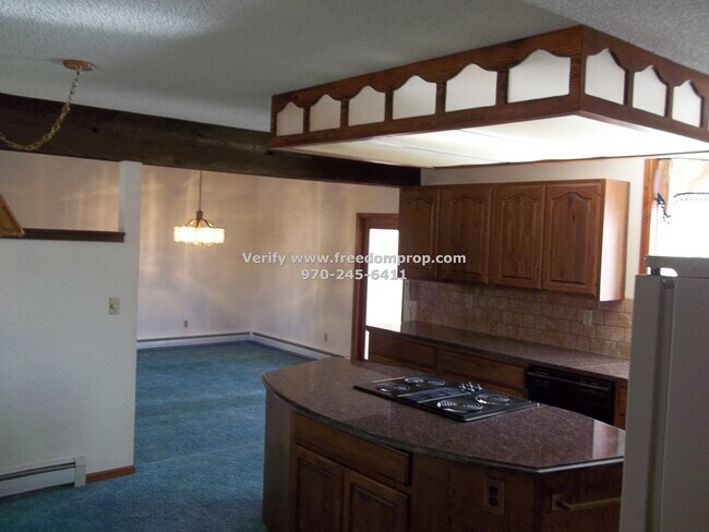 Building Photo - Well Maintained Established Home Near Horizon Dr