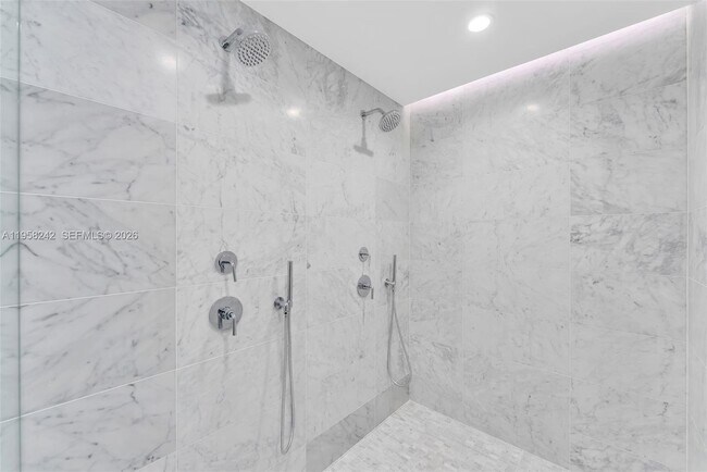 Building Photo - 9201 E Bay Harbor Dr