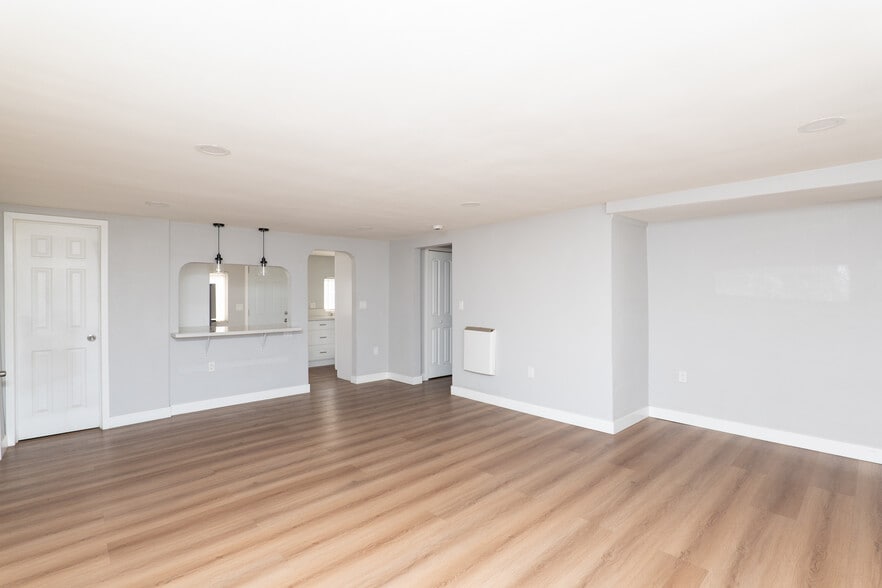 Building Photo - 5286 Odell St