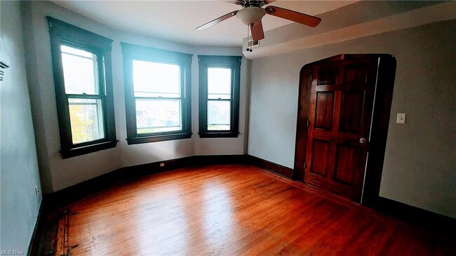 Building Photo - 3421 Mapledale Ave