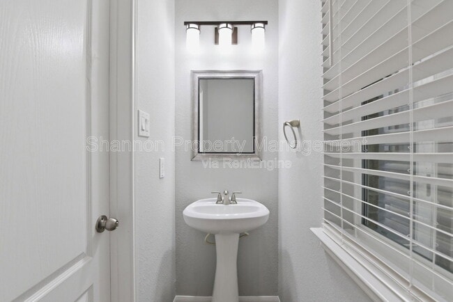 Building Photo - 17142 Amarose Dr