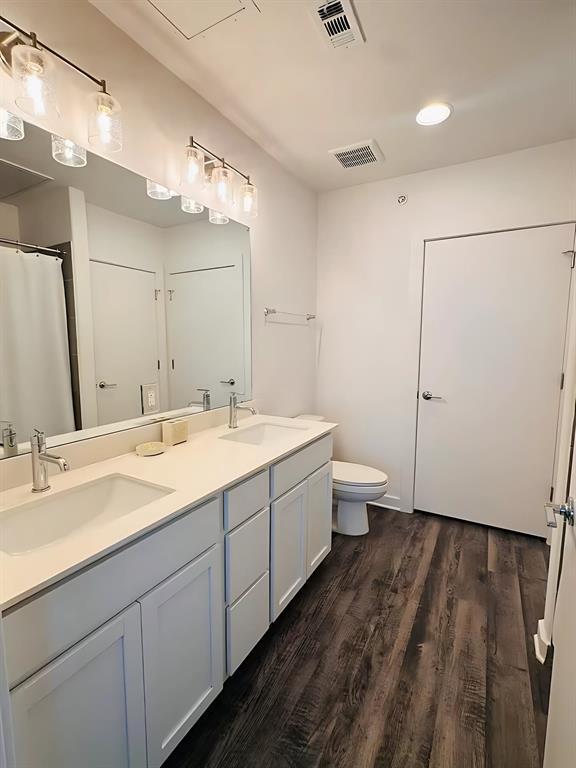 Building Photo - 680 Naumann Dr