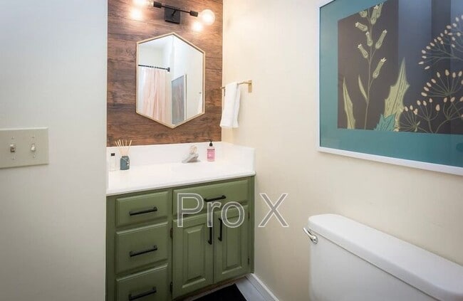 Building Photo - 6 Lambeth Cir