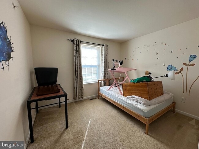 Building Photo - 103 Russell Ln