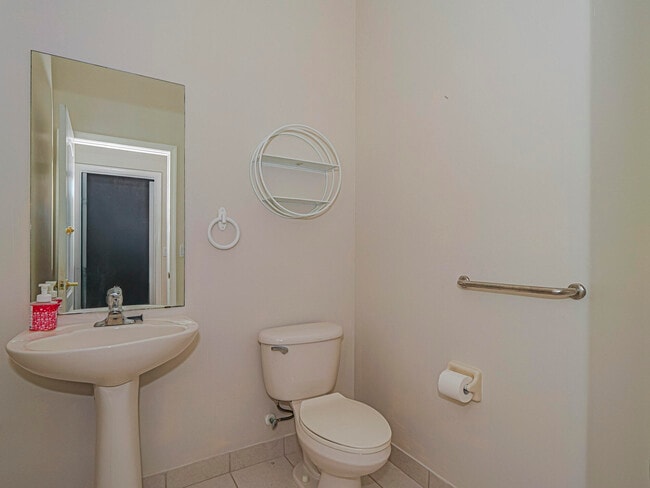 Building Photo - 5518 Place Lake Dr