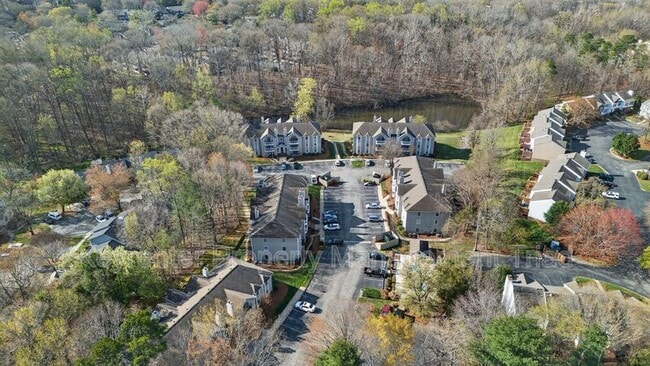 Building Photo - 3701 Cotswold Terrace