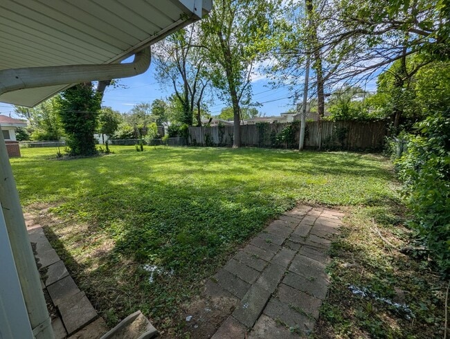 Building Photo - Comfort, Charm, and Convenience