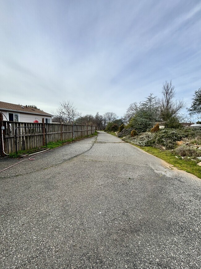 Building Photo - 10389 N Ponderosa Way