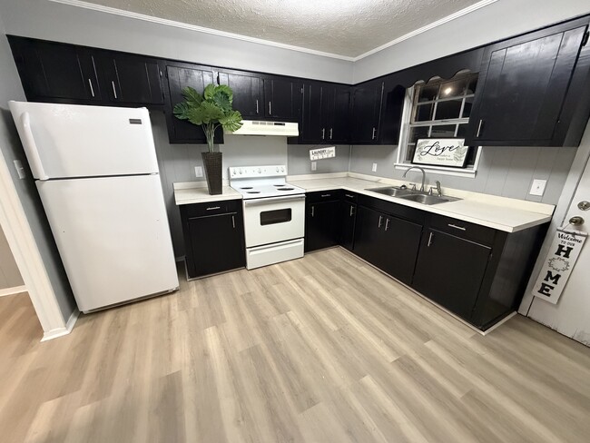 Building Photo - 501-511 11th Ave