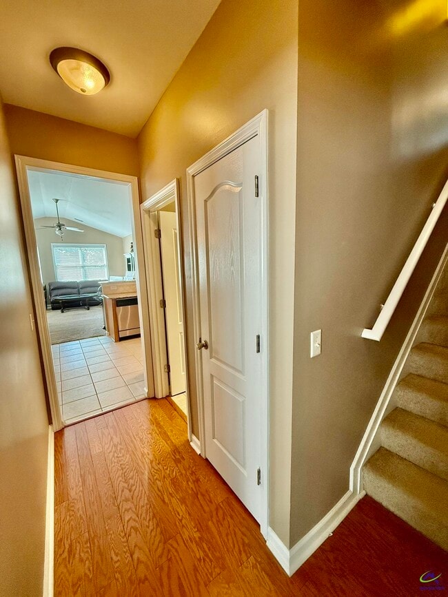 Building Photo - 227 Hearthwood Dr