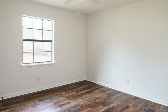 Building Photo - 3BR Home in Shell Point – Sunroom | Garage | Prime Location
