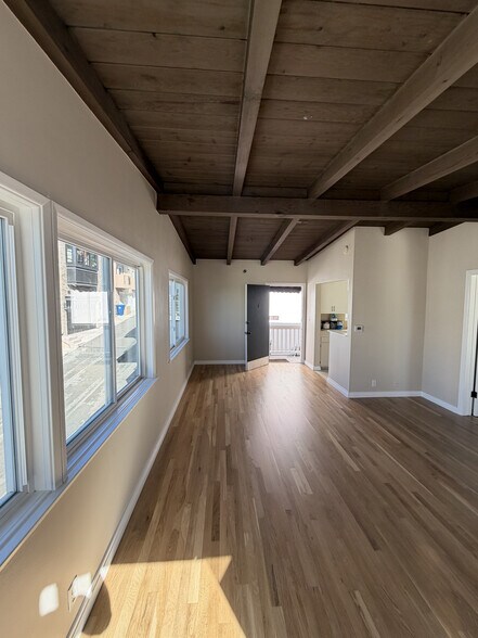 Building Photo - 221 Marine Ave