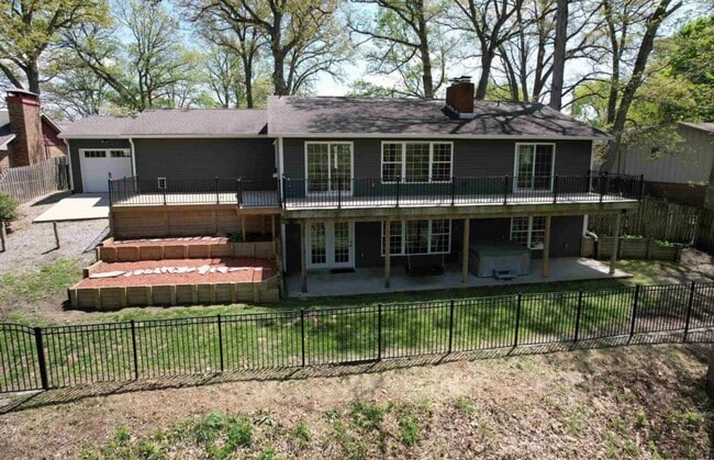 Building Photo - 1776 N Royal Oaks Dr