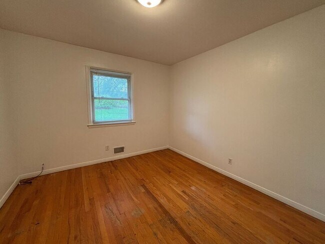 Building Photo - 14100 E 43rd St S