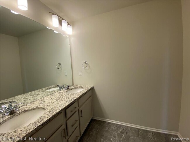 Building Photo - 22490 Woodbridge Ln