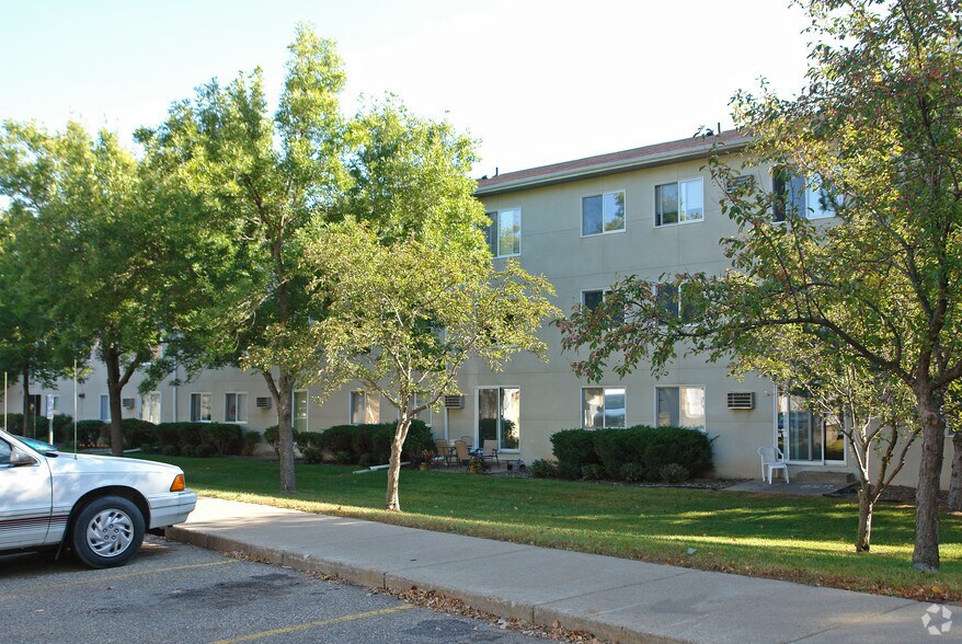 Building Photo - Brick Pond Apartments