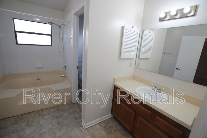 Building Photo - 10343 Huntington Forest Blvd E