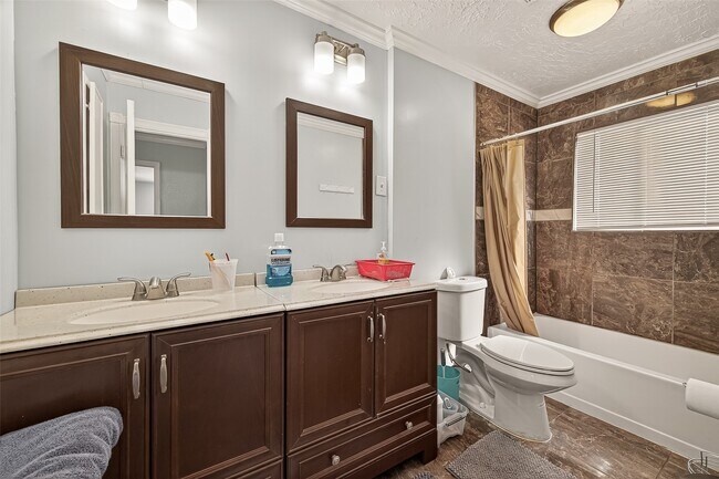 Building Photo - 13175 Clarewood Dr