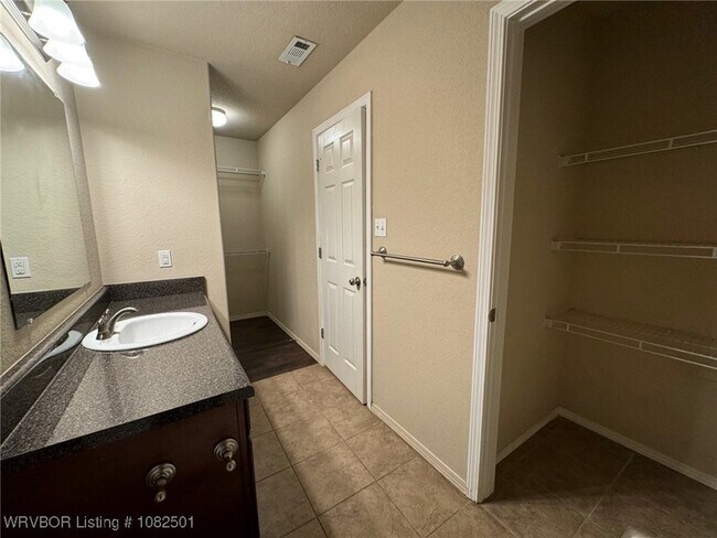 Building Photo - 6510 Huntington Ct