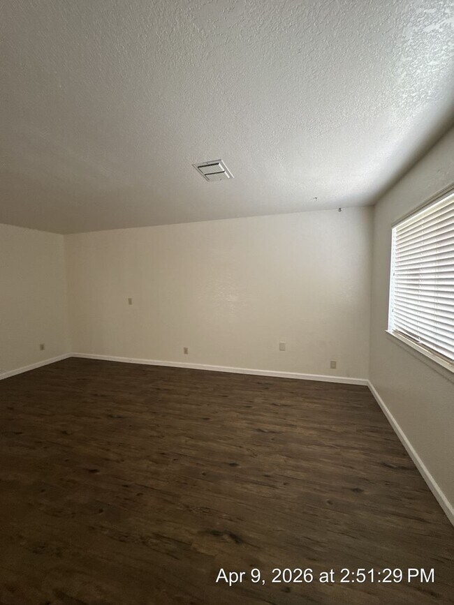 Building Photo - 1391