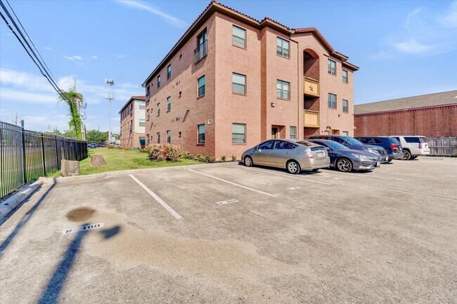 Building Photo - 10102 Neuens Rd